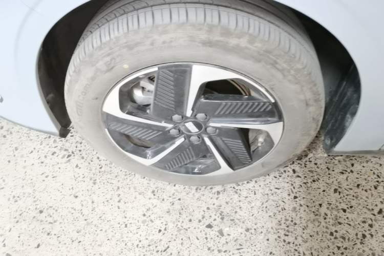 Used Geely Galaxy L6 2025 EM-i 140km Starship Edition Left Front Wheel Hub