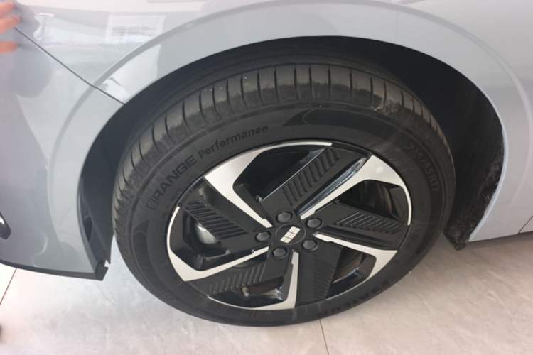 Used Geely Galaxy L6 2025 EM-i 140km Explorer+ Edition Left Front Wheel Hub