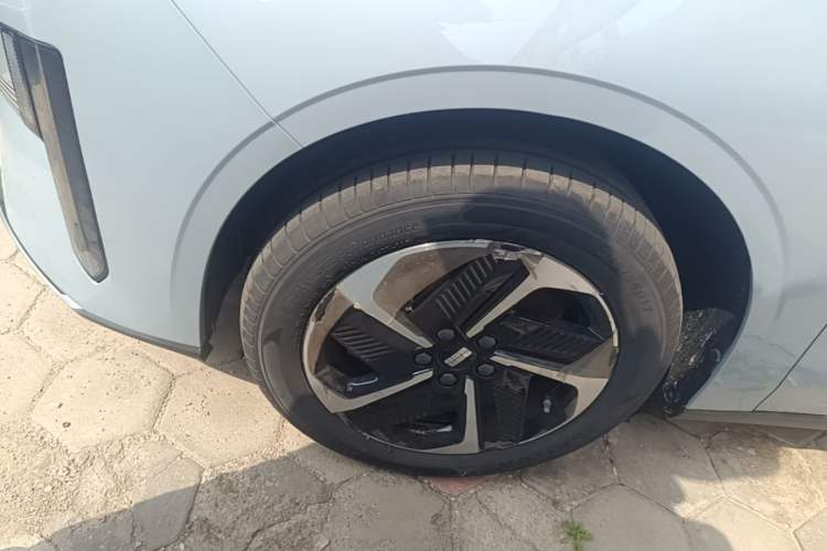 Used Geely Galaxy L6 2025 EM-i 140km Explorer+ Edition Left Front Wheel Hub