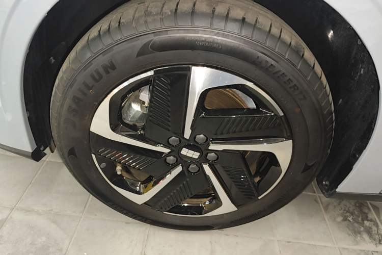 Used Geely Galaxy L6 2025 EM-i 140km Explorer+ Edition Left Front Wheel Hub