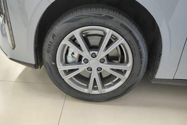 Used Geely Galaxy L6 2025 EM-i 140km Long-Range Version Left Front Wheel Hub