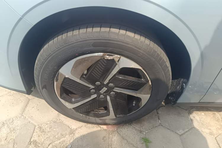 Used Geely Galaxy L6 2025 EM-i 140km Explorer+ Edition Left Front Wheel Hub