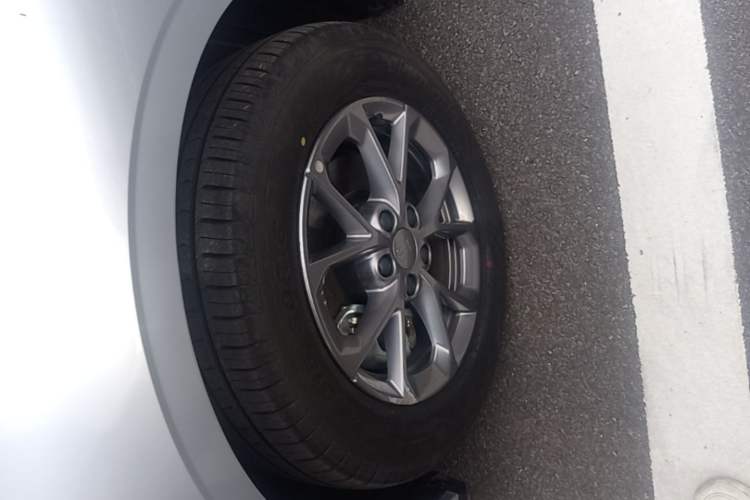 Used Geely Galaxy L6 2025 EM-i 60km Exploration Edition Left Front Wheel Hub