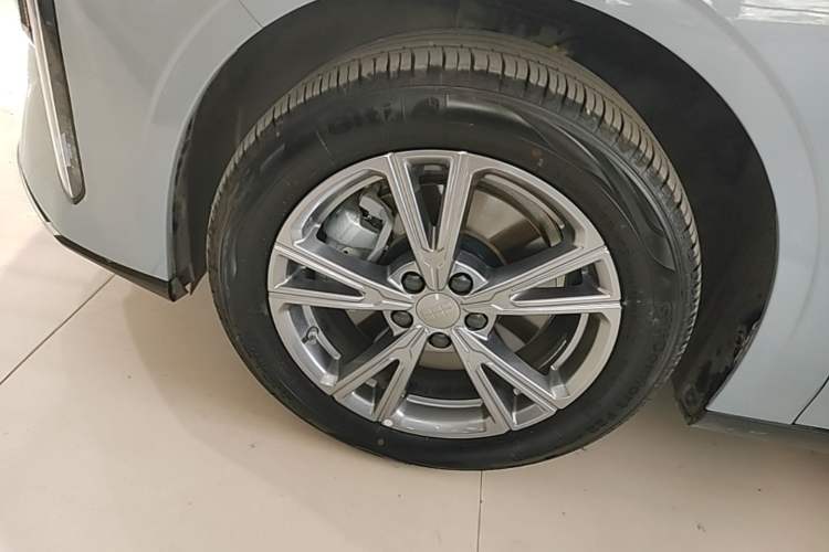 Used Geely Galaxy L6 2025 EM-i 140km Long-Range Version Left Front Wheel Hub