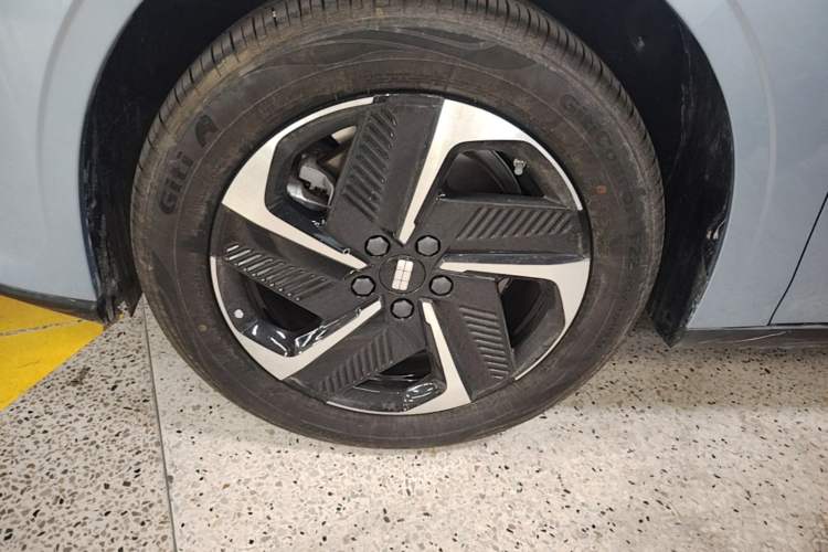 Used Geely Galaxy L6 2025 EM-i 140km Starship Edition Left Front Wheel Hub
