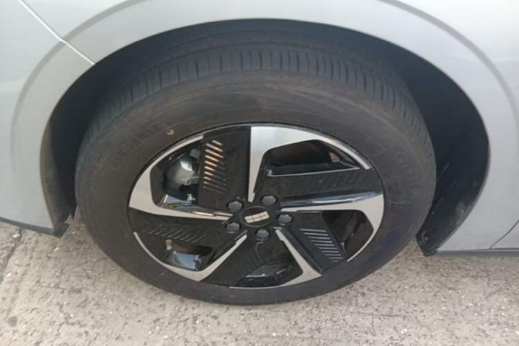 Used Geely Galaxy L6 2025 EM-i 140km Explorer+ Edition Left Front Wheel Hub
