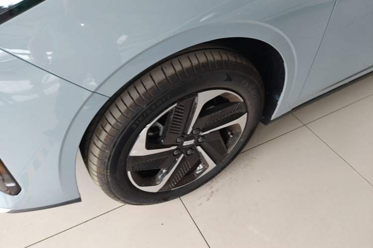 Used Geely Galaxy L6 2025 EM-i 140km Explorer+ Edition Left Front Wheel Hub