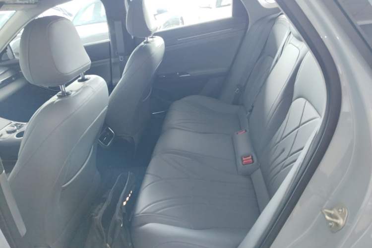 Used Geely Galaxy L6 2025 EM-i 140km Long-Range Version Left Rear Seat