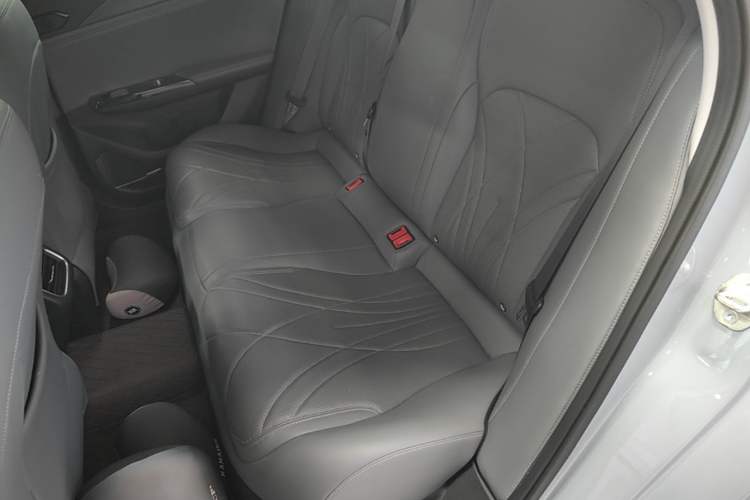 Used Geely Galaxy L6 2025 EM-i 140km Long-Range Version Left Rear Seat