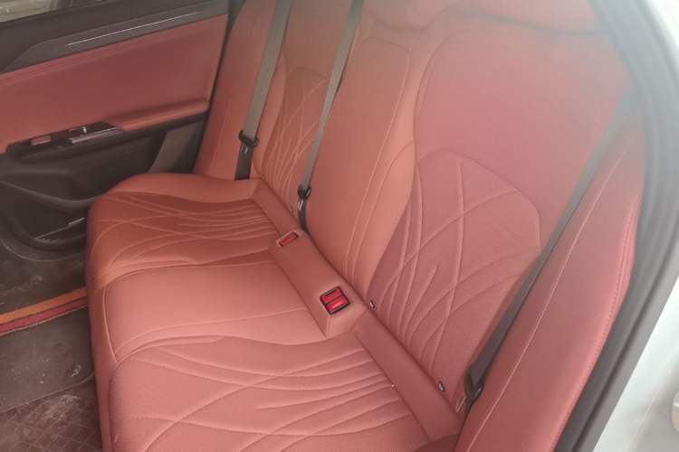 Used Geely Galaxy L6 2025 EM-i 140km Explorer+ Edition Left Rear Seat