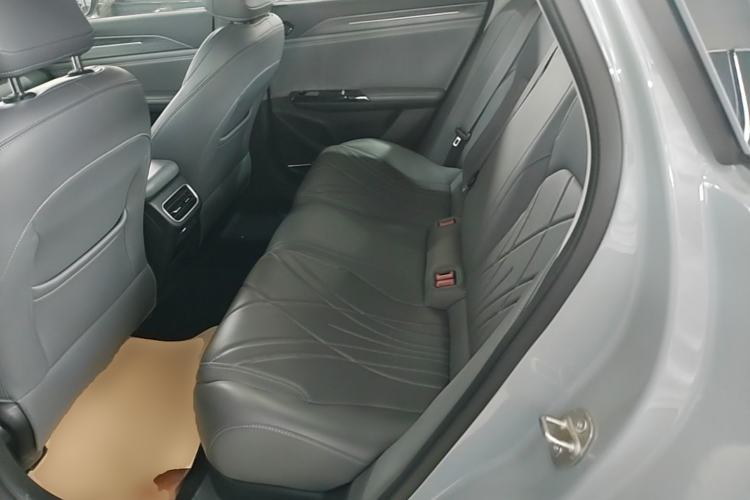 Used Geely Galaxy L6 2025 EM-i 140km Long-Range Version Left Rear Seat