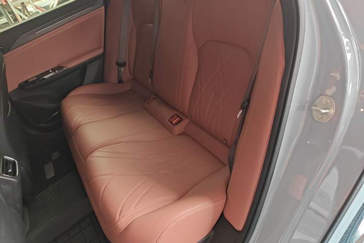 Used Geely Galaxy L6 2025 EM-i 60km Launch Edition Left Rear Seat