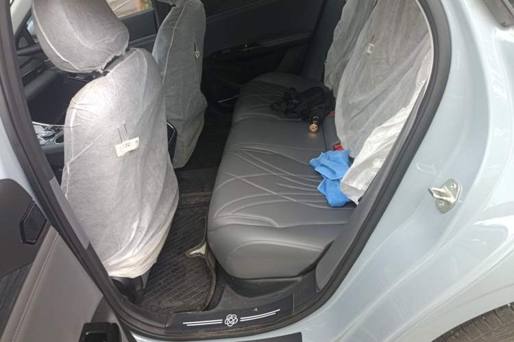 Used Geely Galaxy L6 2025 EM-i 140km Long-Range Version Left Rear Seat