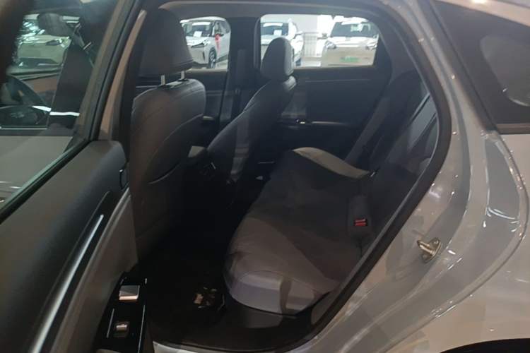 Used Geely Galaxy L6 2025 EM-i 60km Launch Edition Left Rear Seat