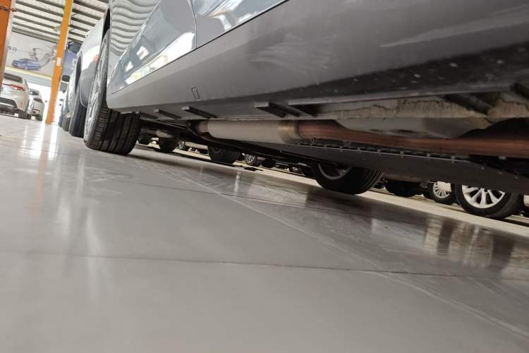 Used Geely Galaxy L6 2025 EM-i 140km Long-Range Version Left Side Sill