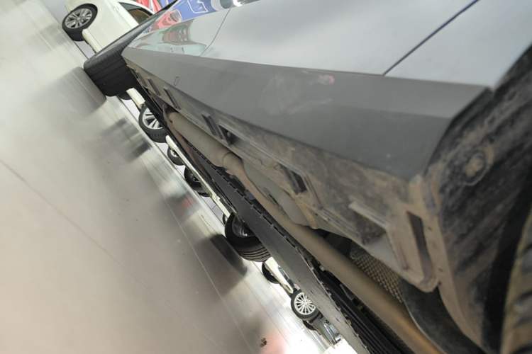 Used Geely Galaxy L6 2025 EM-i 140km Long-Range Version Left Side Sill