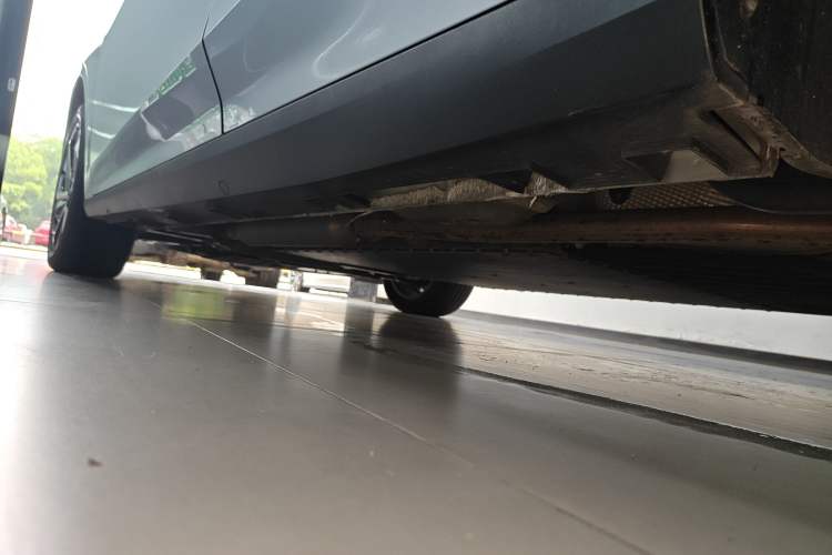Used Geely Galaxy L6 2025 EM-i 140km Starship Edition Left Side Sill