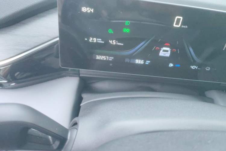 Used Geely Galaxy L6 2025 EM-i 60km Launch Edition Odometer Close Up