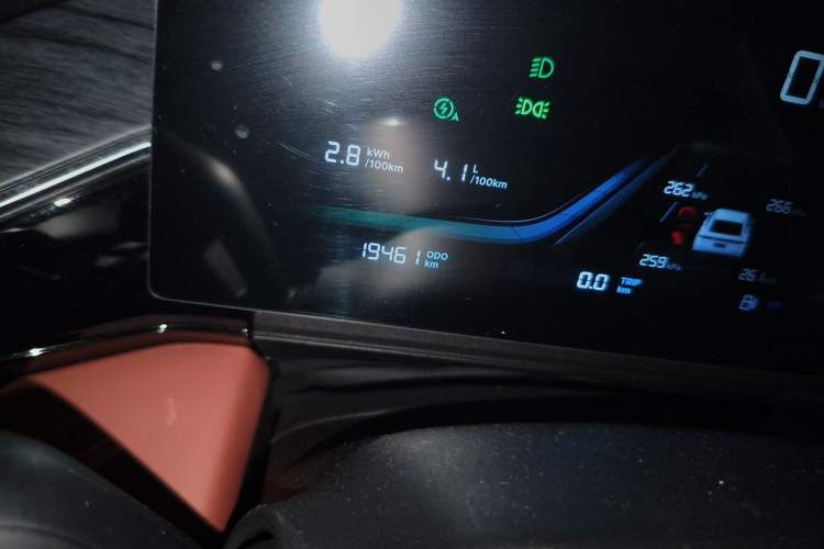Used Geely Galaxy L6 2025 EM-i 140km Long-Range Version Odometer Close Up