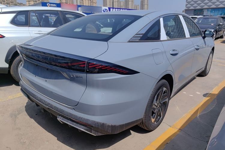 Used Geely Galaxy L6 2025 EM-i 60km Launch Edition Rear Right 45 Deg