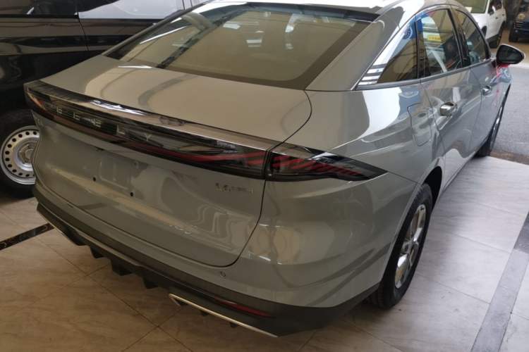 Used Geely Galaxy L6 2025 EM-i 60km Launch Edition Rear Right 45 Deg