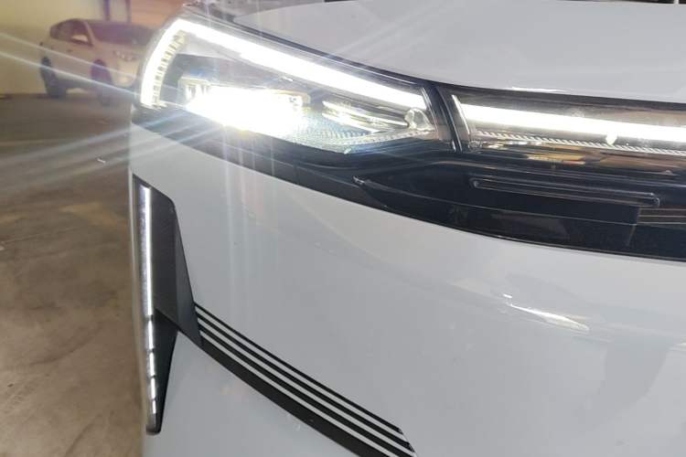 Used Geely Galaxy L6 2025 EM-i 140km Explorer+ Edition Right Front Headlight