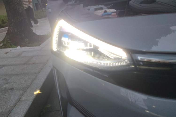 Used Geely Galaxy L6 2025 EM-i 60km Launch Edition Right Front Headlight