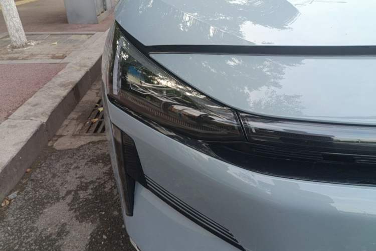 Used Geely Galaxy L6 2025 EM-i 140km Long-Range Version Right Front Headlight