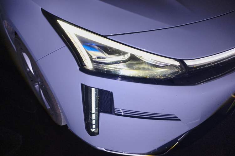 Used Geely Galaxy L6 2025 EM-i 140km Long-Range Version Right Front Headlight