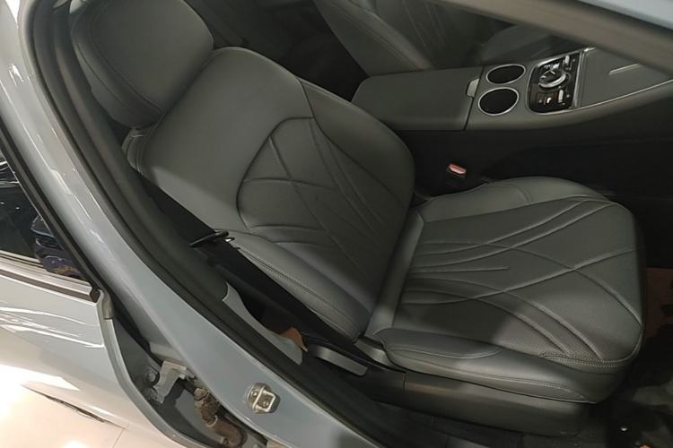 Used Geely Galaxy L6 2025 EM-i 140km Long-Range Version Right Front Seat