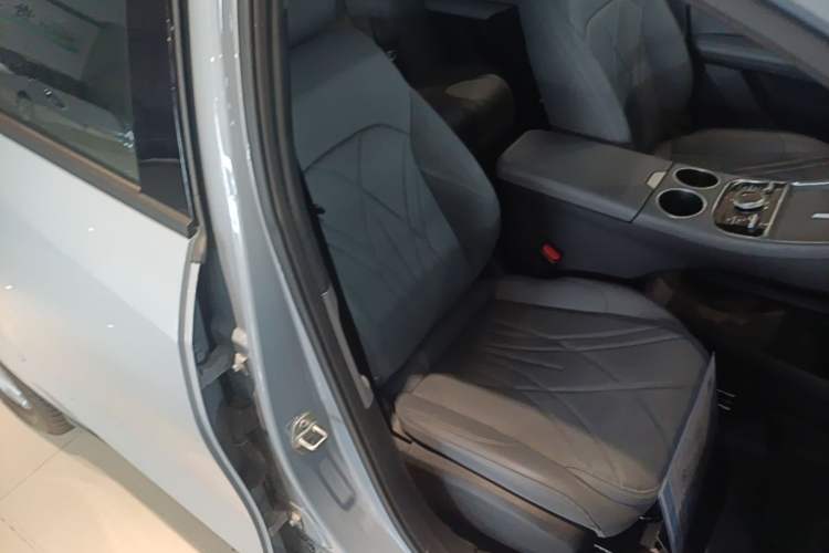 Used Geely Galaxy L6 2025 EM-i 60km Launch Edition Right Front Seat