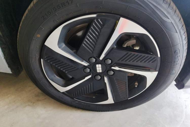 Used Geely Galaxy L6 2025 EM-i 140km Explorer+ Edition Right Front Wheel Hub