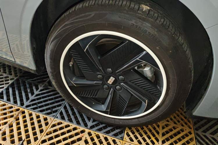 Used Geely Galaxy L6 2025 EM-i 140km Explorer+ Edition Right Front Wheel Hub