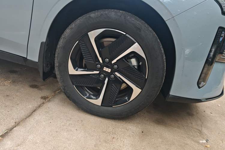 Used Geely Galaxy L6 2025 EM-i 140km Explorer+ Edition Right Front Wheel Hub