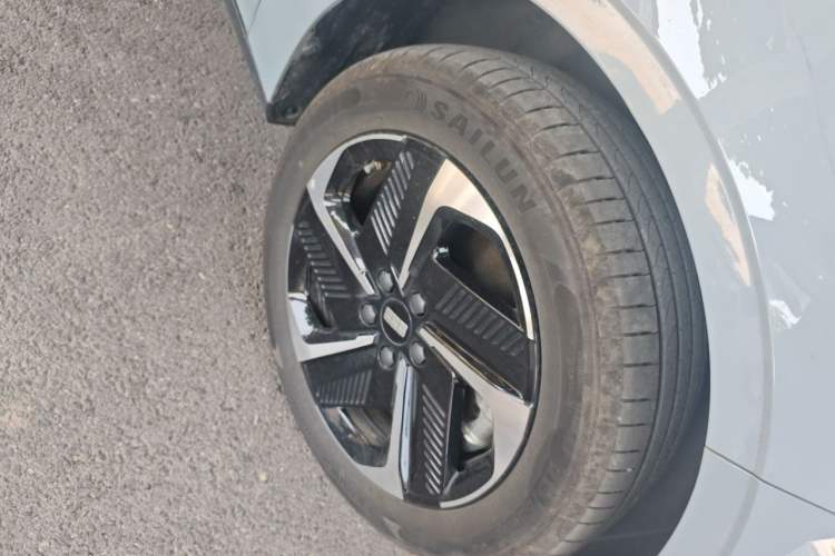 Used Geely Galaxy L6 2025 EM-i 140km Explorer+ Edition Right Front Wheel Hub