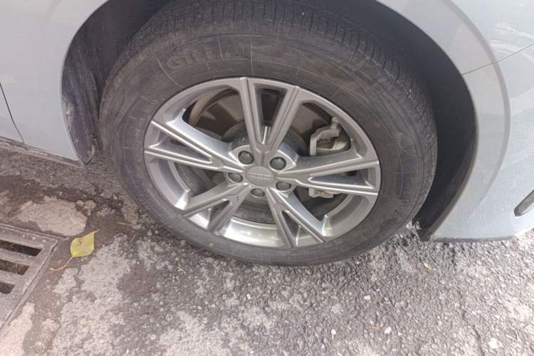 Used Geely Galaxy L6 2025 EM-i 140km Long-Range Version Right Front Wheel Hub