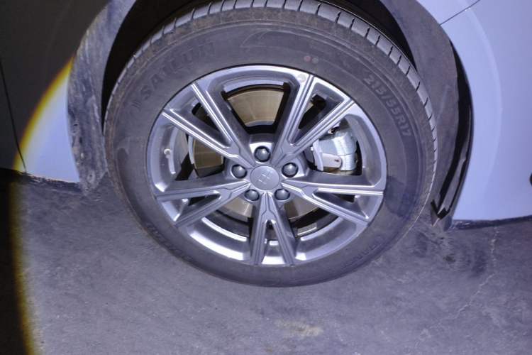 Used Geely Galaxy L6 2025 EM-i 140km Long-Range Version Right Front Wheel Hub