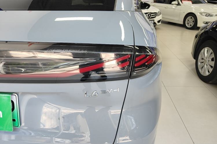 Used Geely Galaxy L6 2025 EM-i 140km Long-Range Version Right Rear Taillight
