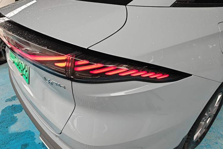 Used Geely Galaxy L6 2025 EM-i 60km Launch Edition Right Rear Taillight