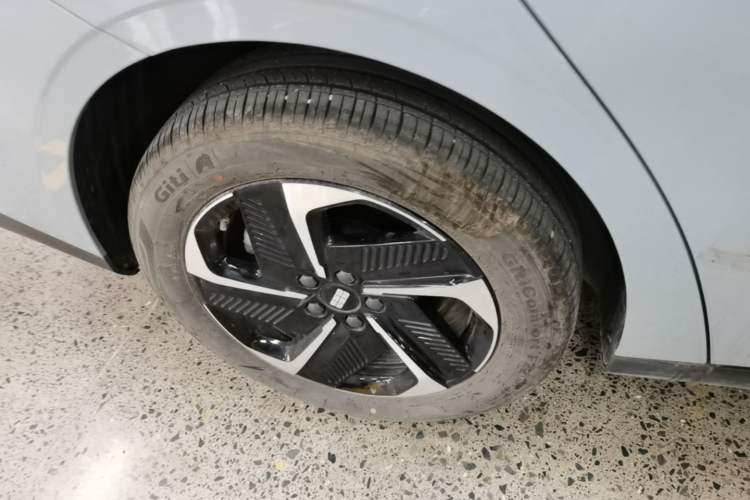 Used Geely Galaxy L6 2025 EM-i 140km Starship Edition Right Rear Wheel Hub