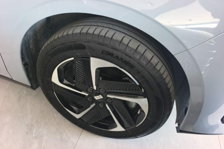 Used Geely Galaxy L6 2025 EM-i 140km Explorer+ Edition Right Rear Wheel Hub
