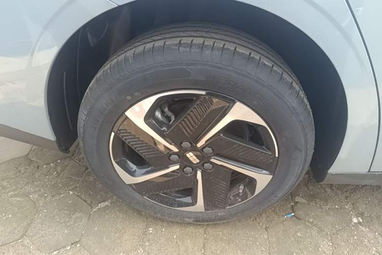 Used Geely Galaxy L6 2025 EM-i 140km Explorer+ Edition Right Rear Wheel Hub
