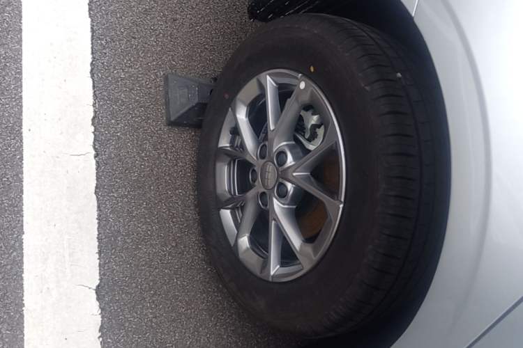 Used Geely Galaxy L6 2025 EM-i 60km Exploration Edition Right Rear Wheel Hub