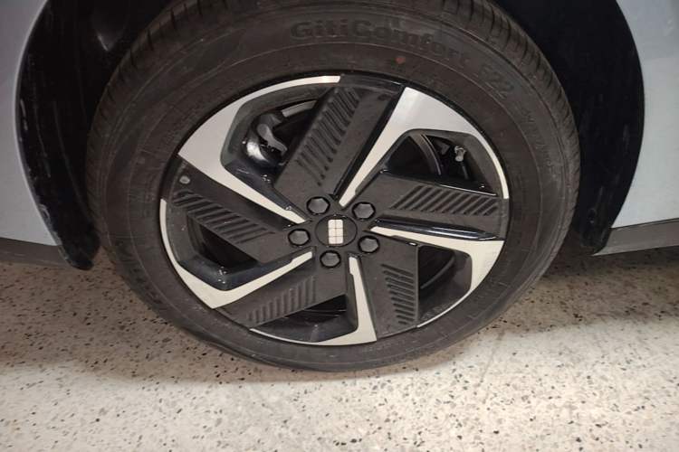 Used Geely Galaxy L6 2025 EM-i 140km Starship Edition Right Rear Wheel Hub