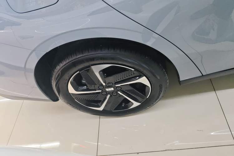Used Geely Galaxy L6 2025 EM-i 140km Explorer+ Edition Right Rear Wheel Hub