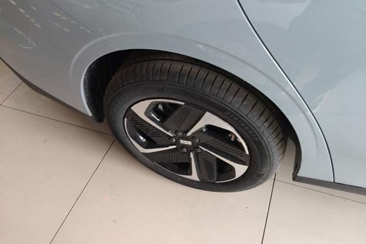 Used Geely Galaxy L6 2025 EM-i 140km Explorer+ Edition Right Rear Wheel Hub