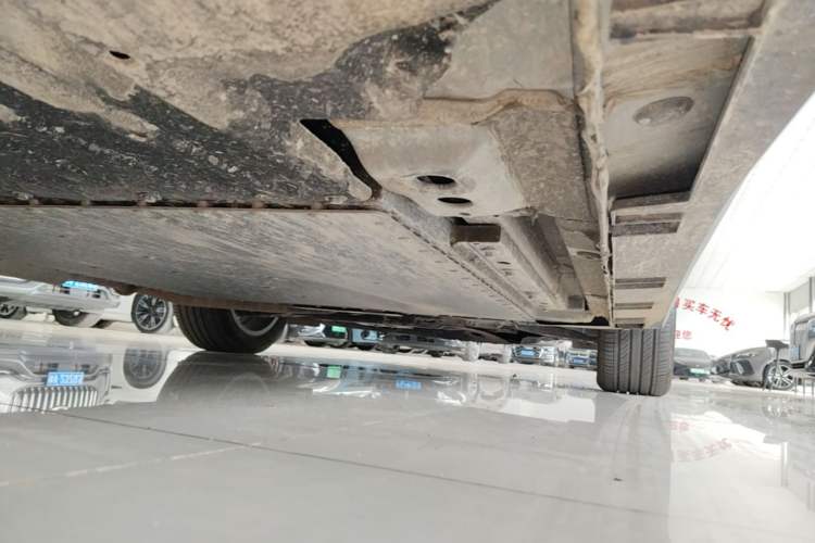 Used Geely Galaxy L6 2025 EM-i 140km Long-Range Version Right Side Sill