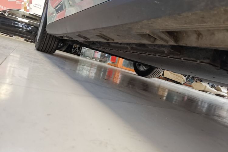 Used Geely Galaxy L6 2025 EM-i 140km Long-Range Version Right Side Sill