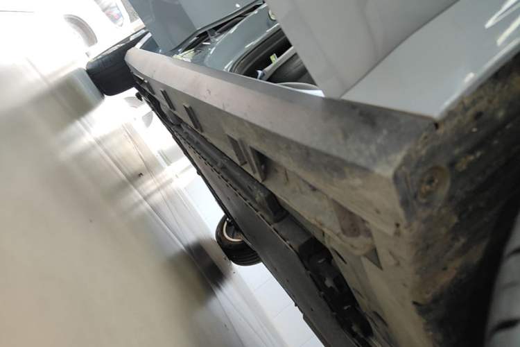 Used Geely Galaxy L6 2025 EM-i 140km Long-Range Version Right Side Sill