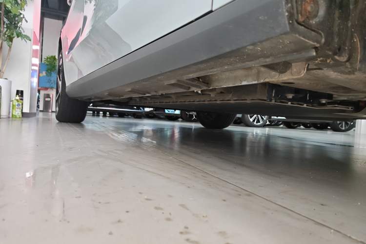 Used Geely Galaxy L6 2025 EM-i 140km Starship Edition Right Side Sill
